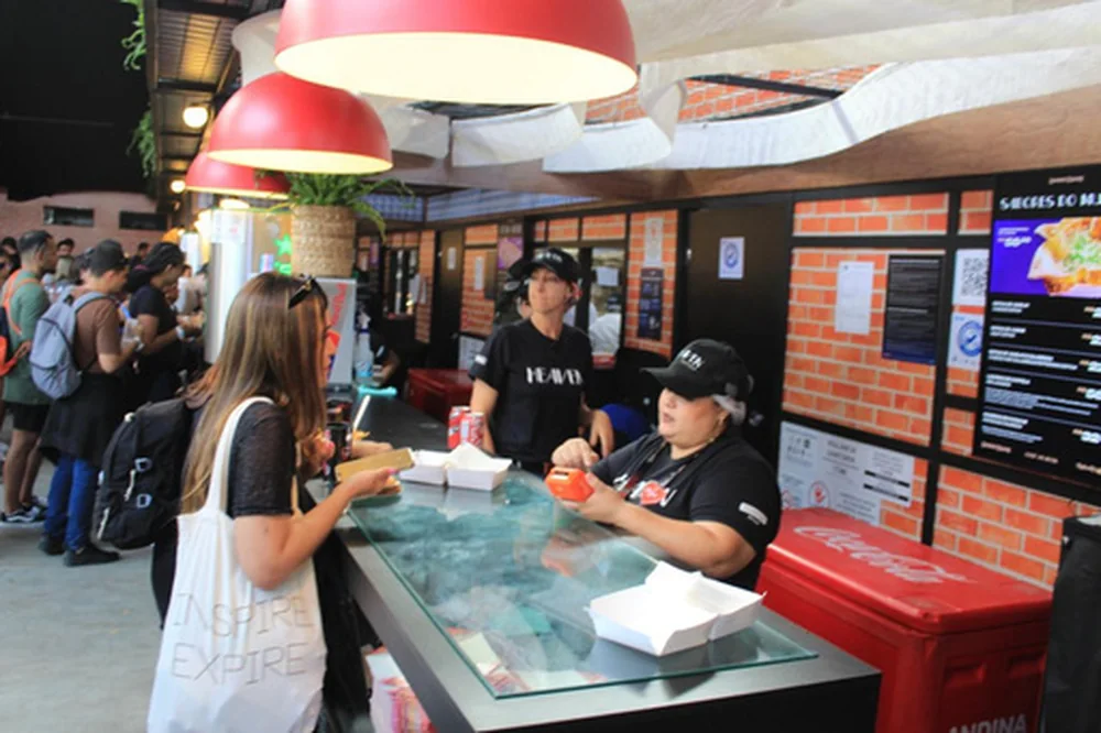 Atendimento no Gourmet Square durante o Rock in Rio 2024